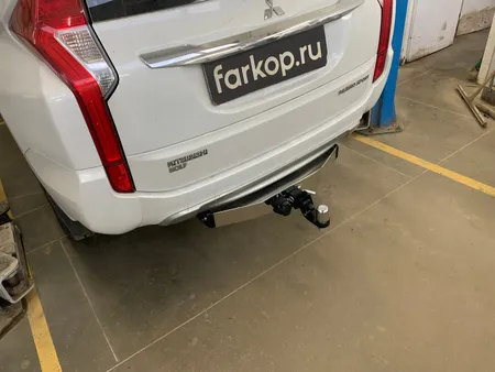Фаркоп TowRus для Mitsubishi Pajero Sport 2017-2021 (с нерж. накладкой) 159366 в Саратов